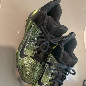 Youth Boys Nike Football Cleats size 5.5 lime green & black like new